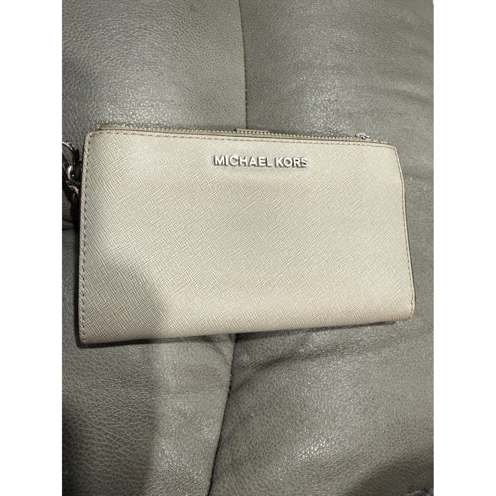 Michael Kors Jet Set Travel Saffiano Leather Smartphone Wallet Grey Silver Tone
